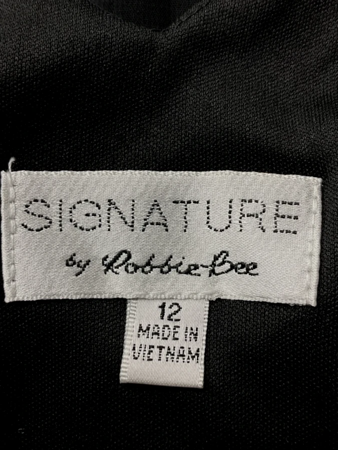Signature by Robbie Bee