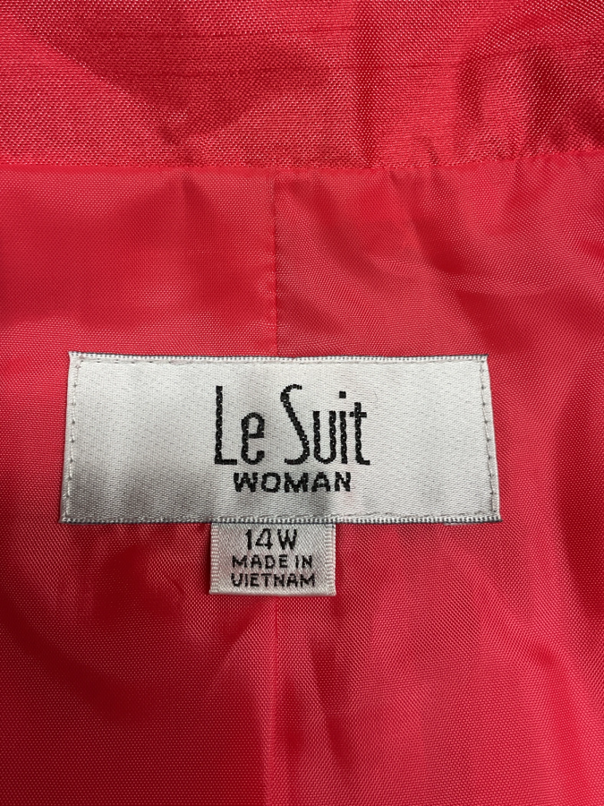 Le Suit