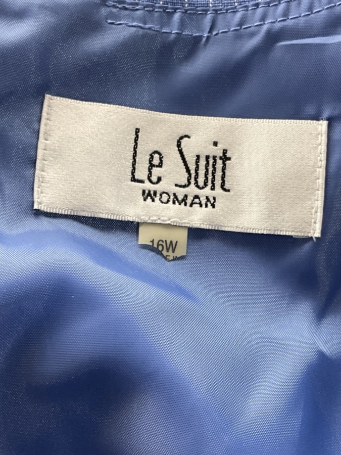 Le Suit