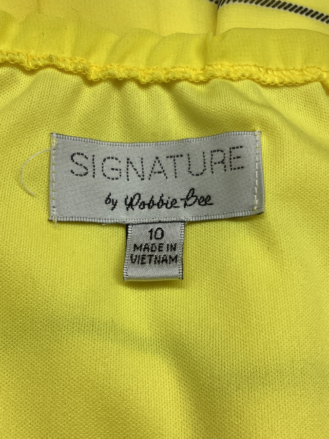 Signature by Robbie Bee
