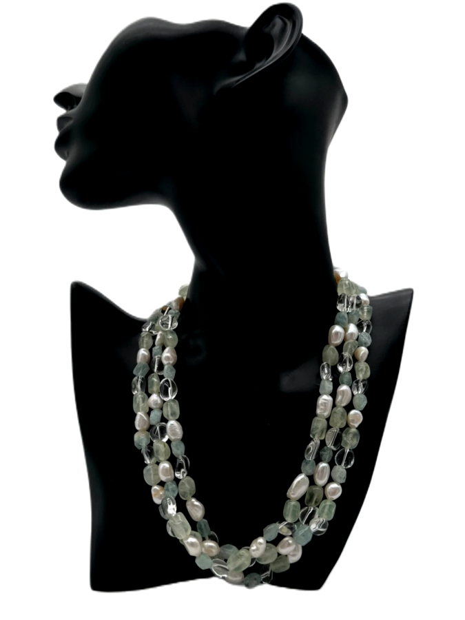 Adorned pearls necklace