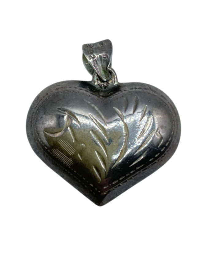 Hollow heart-shaped pendant