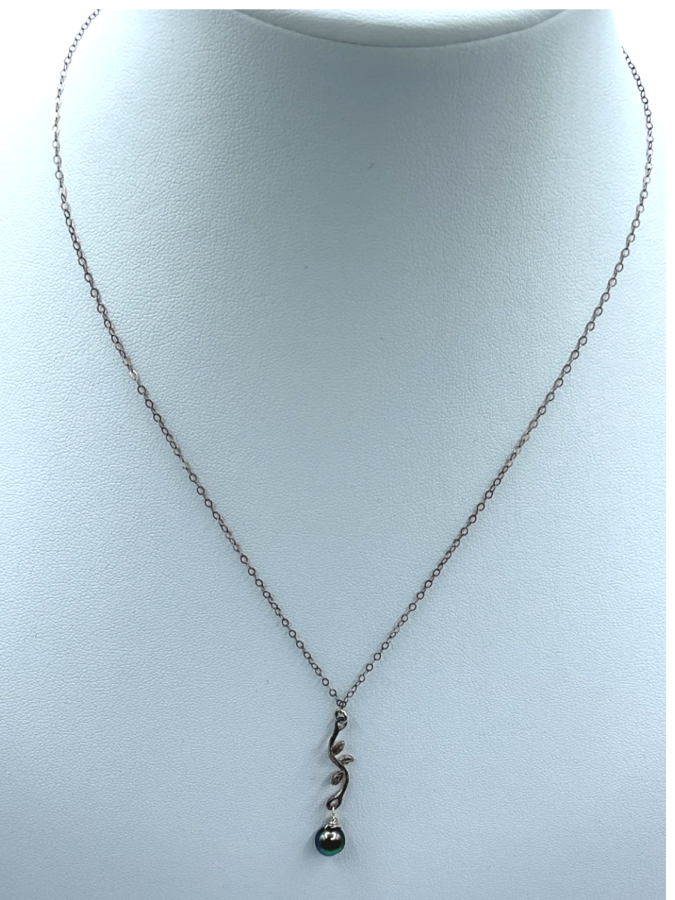 Silver pendants necklace