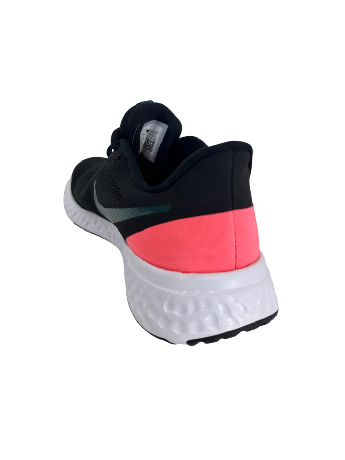 Nike Revolution