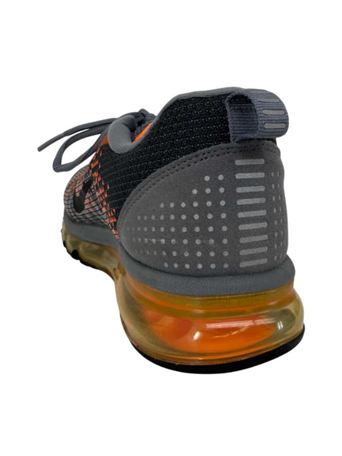 Nike y