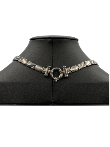 Strong collar necklace