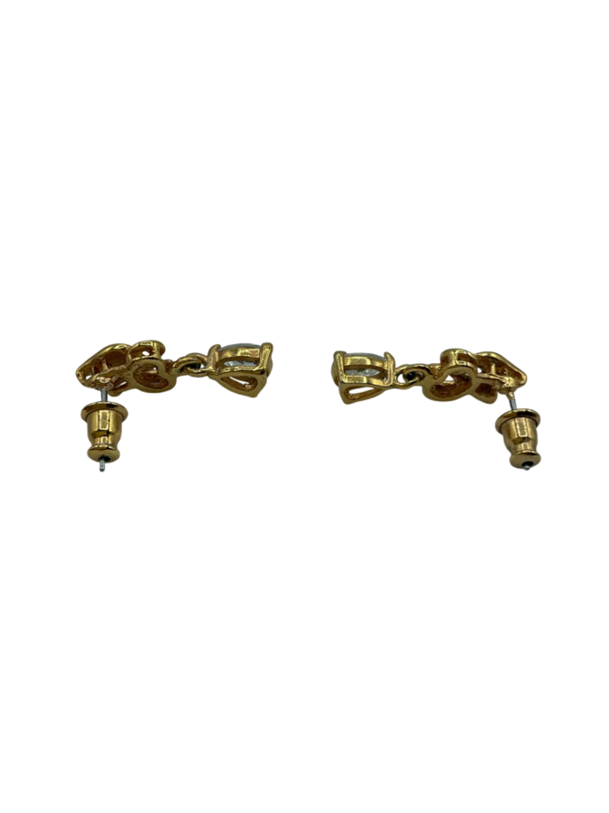 Gold Earrings with Pear-Shaped Diamond Drops