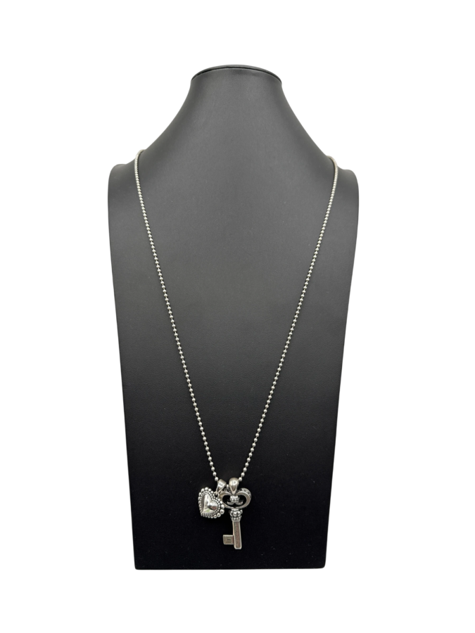 Silver collar