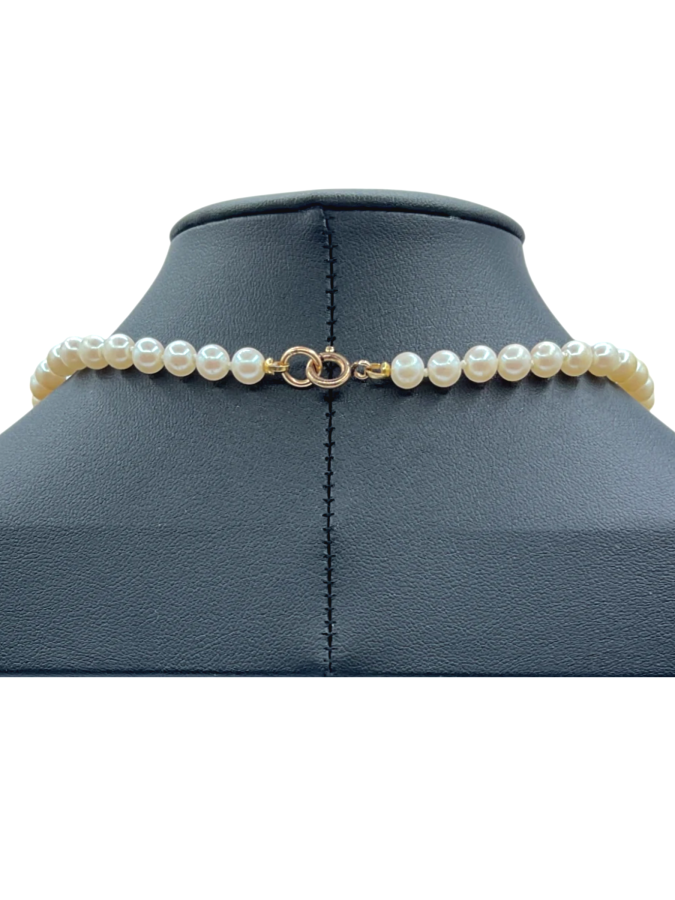 Elegant Pearl Necklace