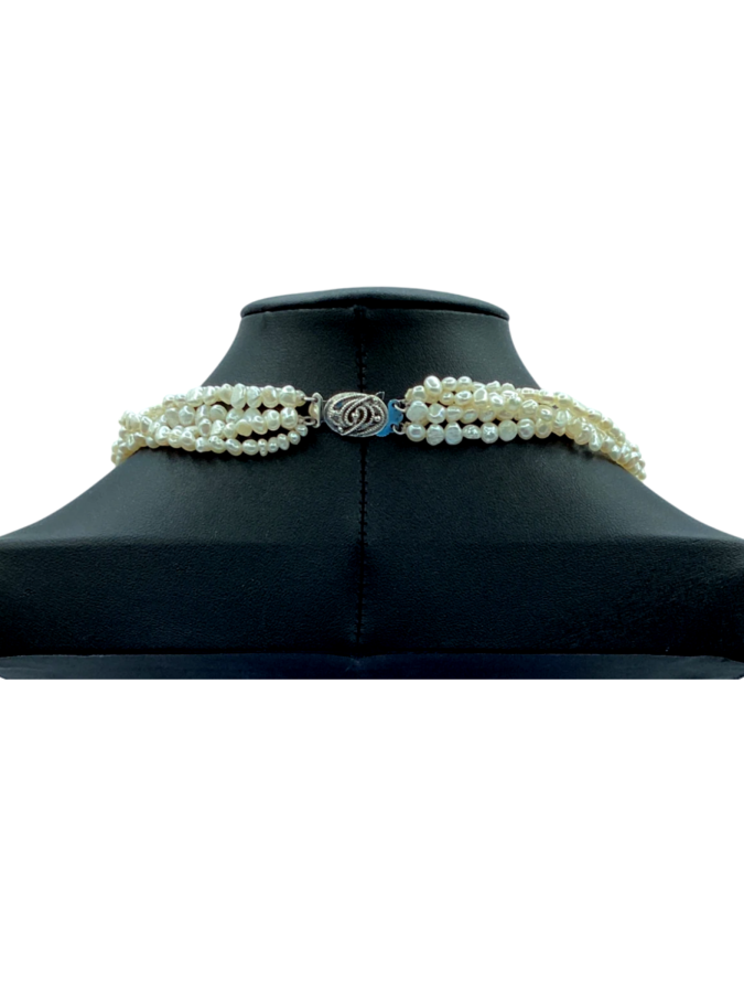 Baroque pearl necklace