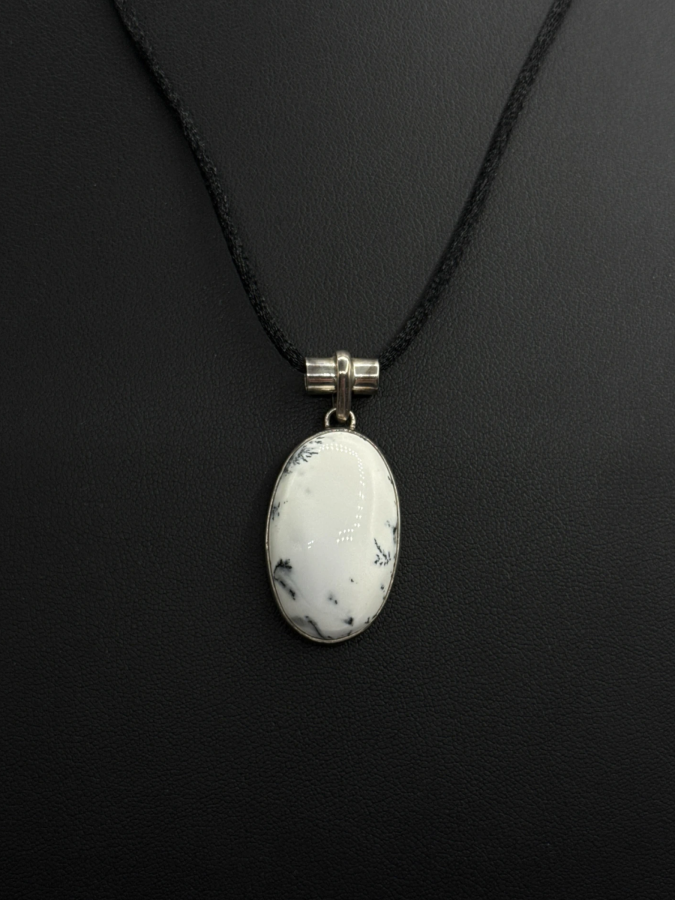 Howlite frost necklace