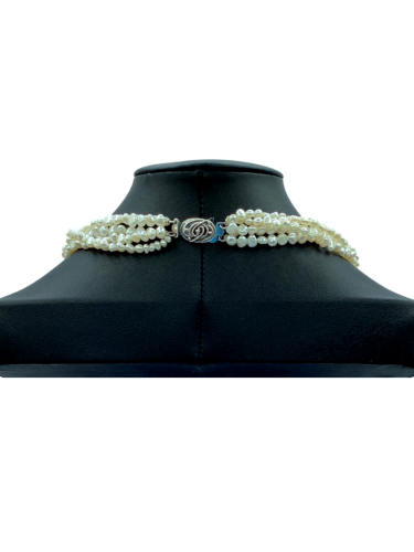 Baroque pearl necklace