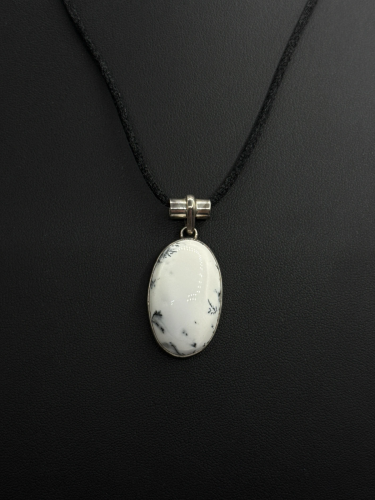 Howlite frost necklace