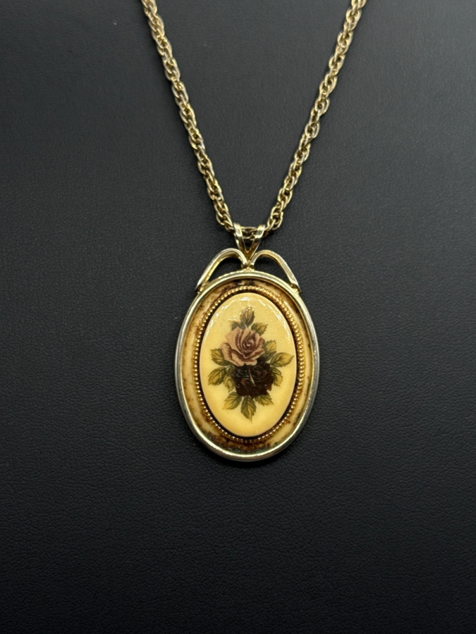 Vintage Gold Tone Cameo Pendant Necklace with Rose Detail