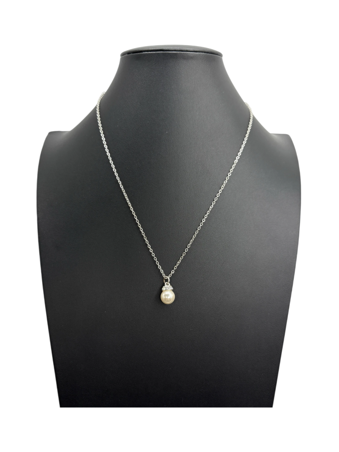 Elegant Pearl Pendant Necklace