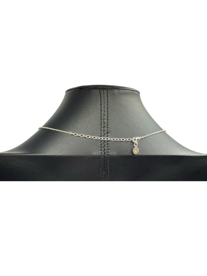 Delicate pendant necklace