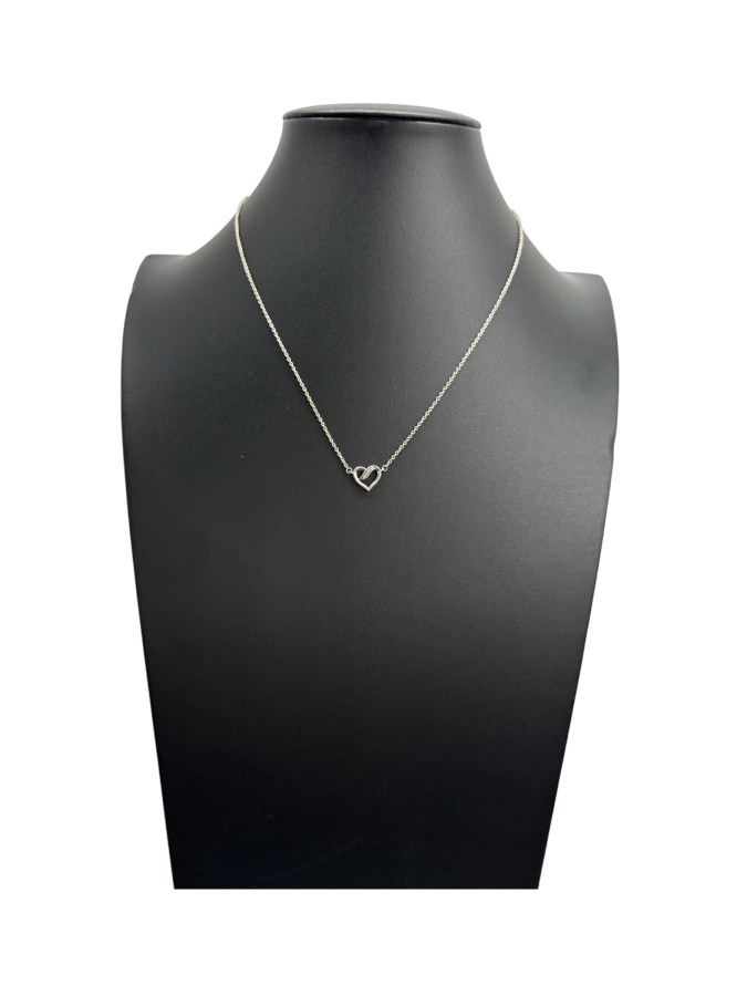 Heart pendant necklace