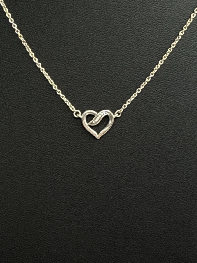 Heart pendant necklace