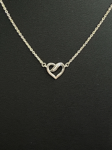 Heart pendant necklace