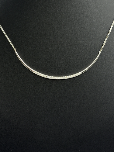 Delicate pendant necklace