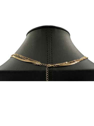Triple chain collar