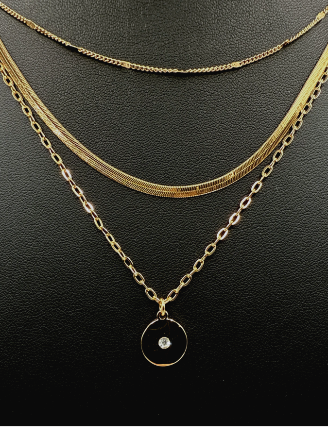Triple chain collar