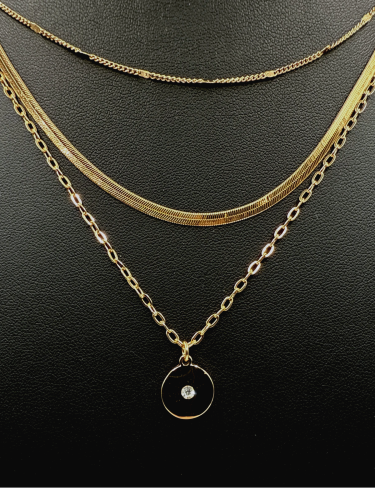Triple chain collar