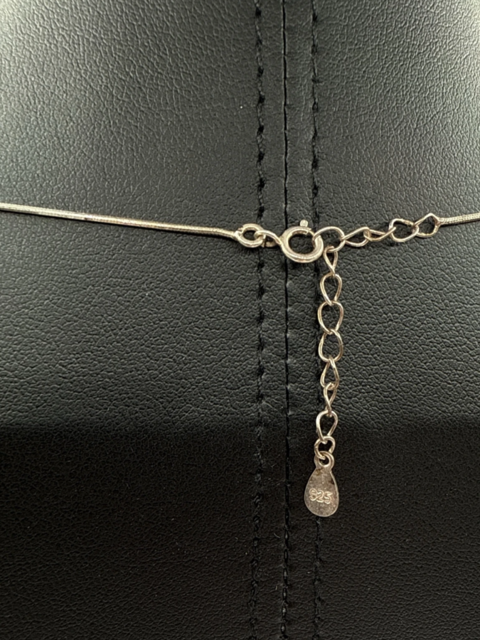 Elegant silver-tone necklace