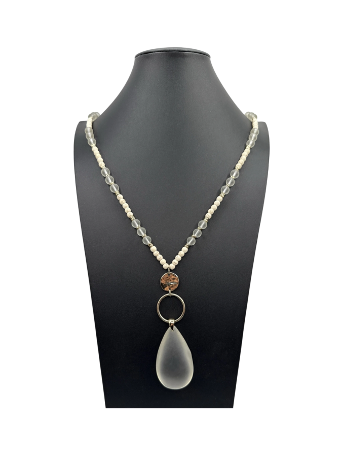 Stunning pendant necklace