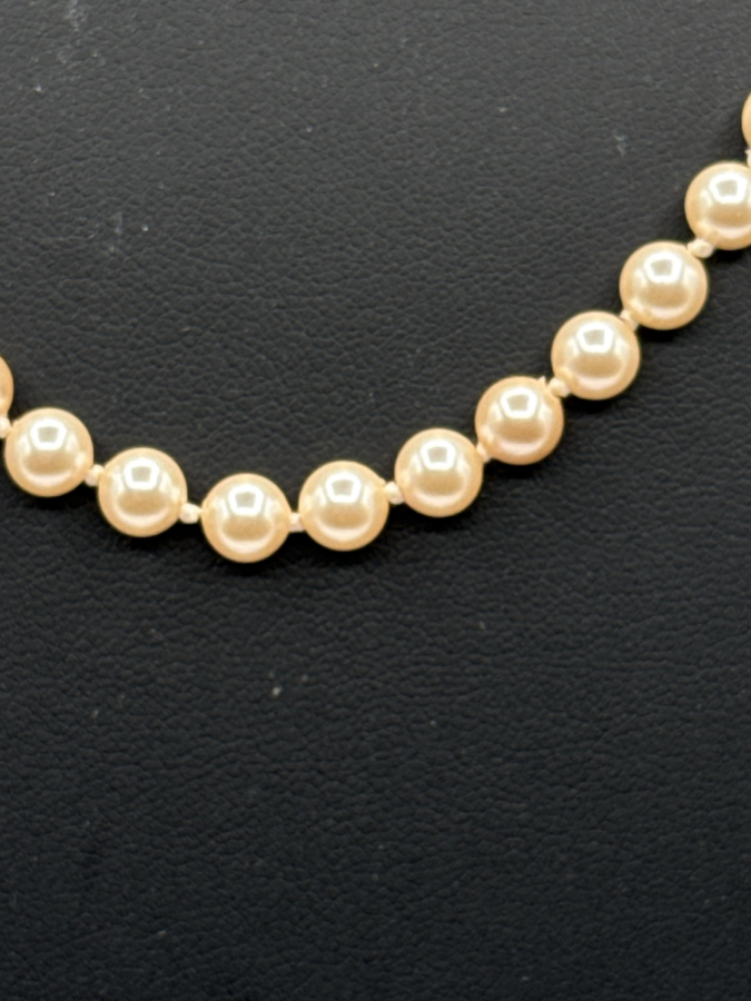 Elegant ivory pearls necklace