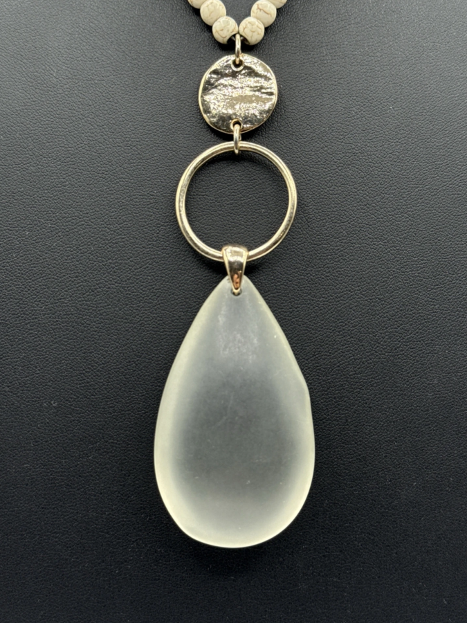 Stunning pendant necklace