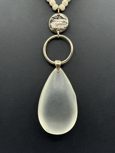 Stunning pendant necklace