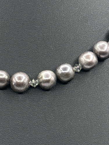 Metal pearl necklace