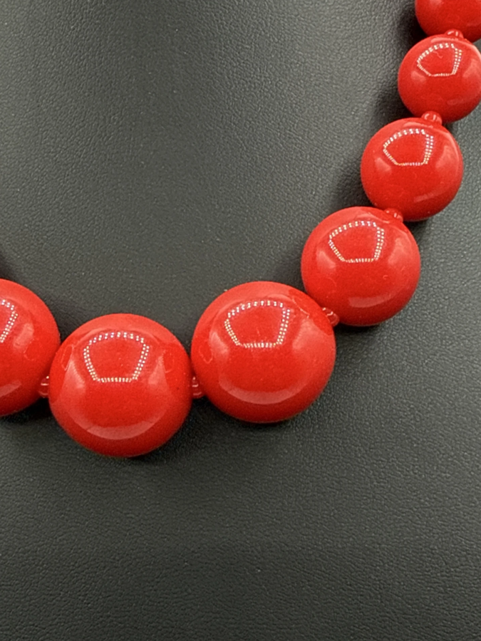 Vibrant red beads necklace