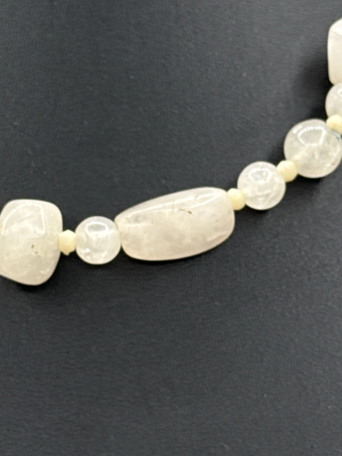 Elegant stone necklace
