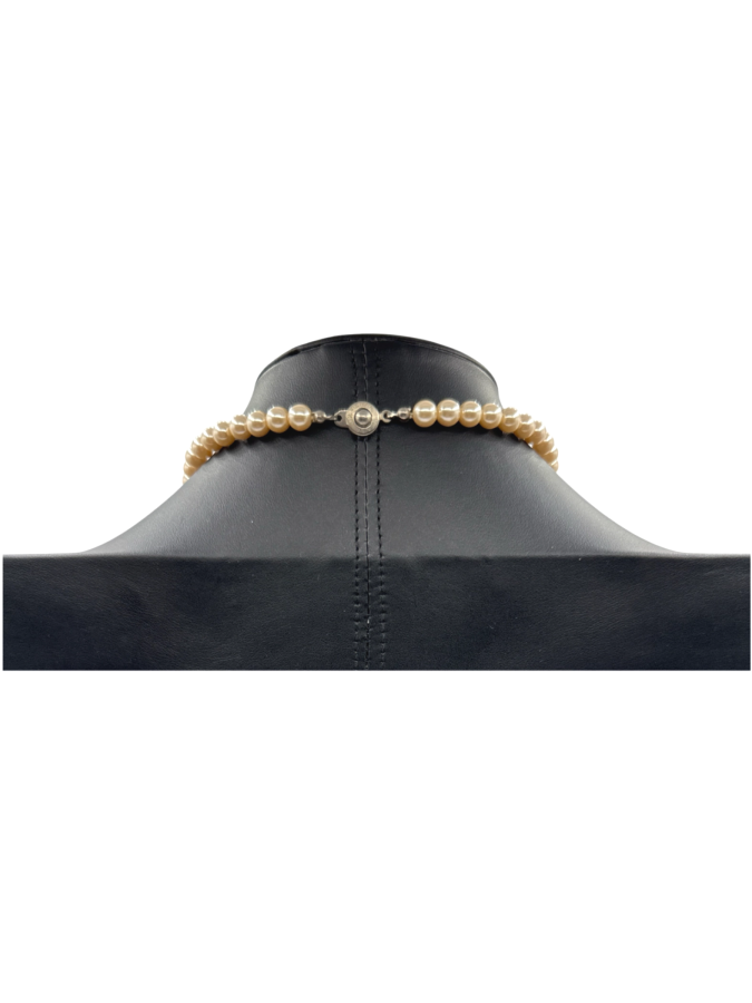 Elegant vintage pendant necklace