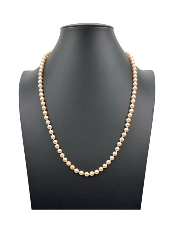 Elegant ivory pearls necklace
