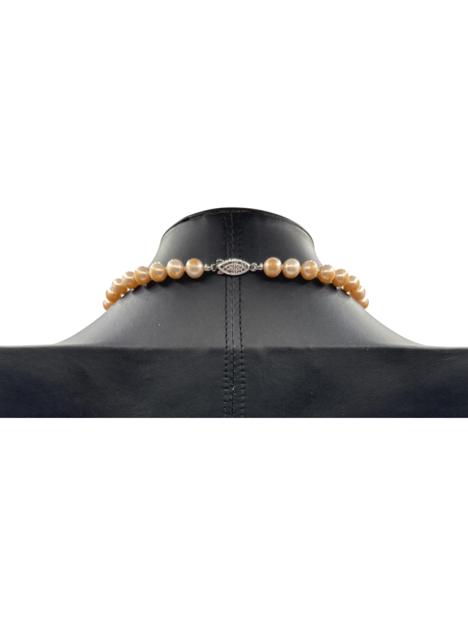 Lustrous gold pearls necklace
