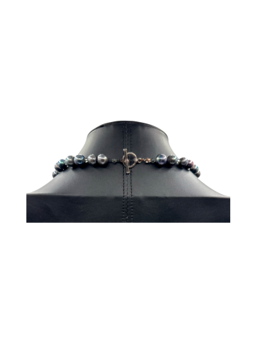 Metal pearl necklace