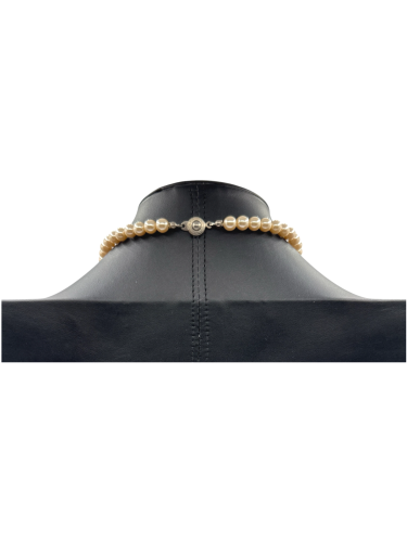 Elegant vintage pendant necklace