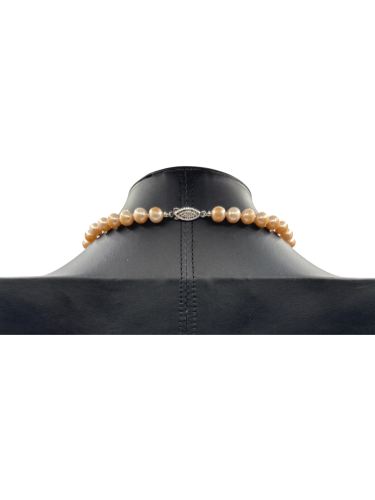 Lustrous gold pearls necklace
