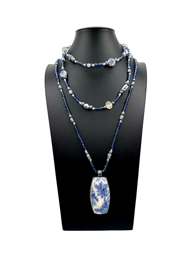 Vintage blue and white color necklace