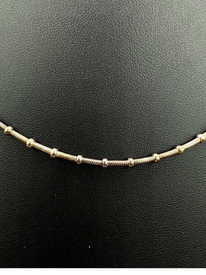Elegant silver chain necklace