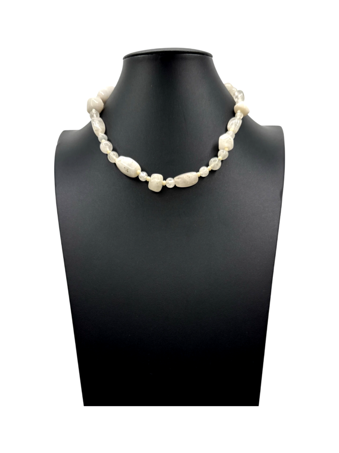 Elegant stone necklace