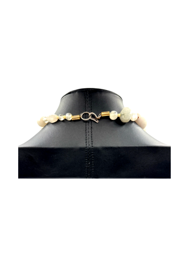 Elegant stone necklace