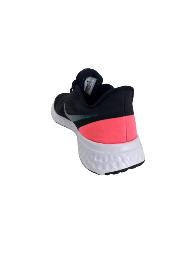 Nike Revolution