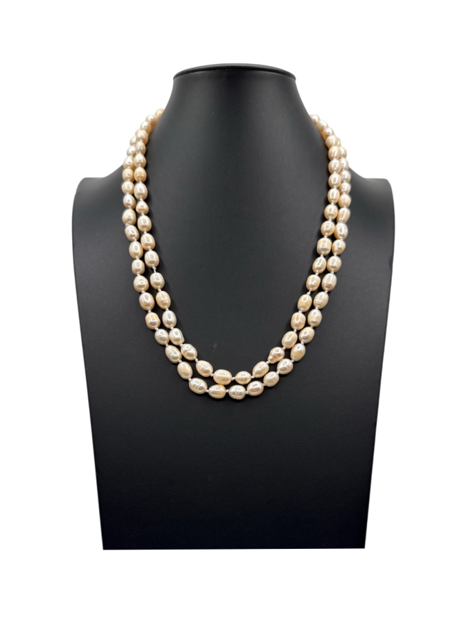 Elegant pearl necklace