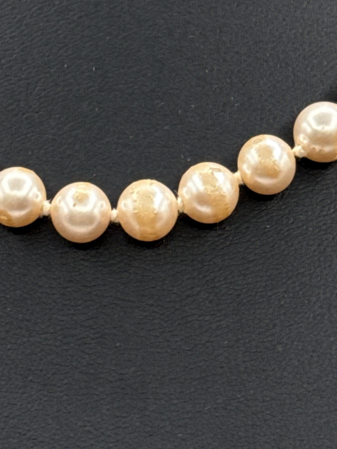 Lustrous gold pearls necklace
