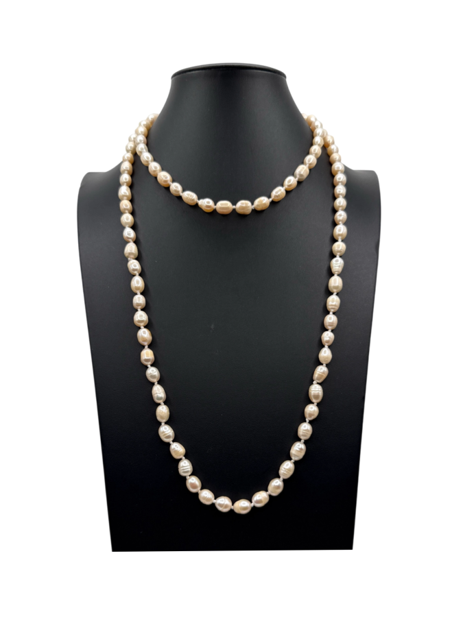 Elegant pearl necklace