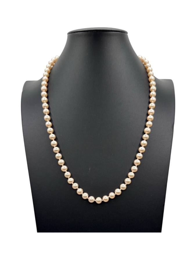 Classic round pearls necklace